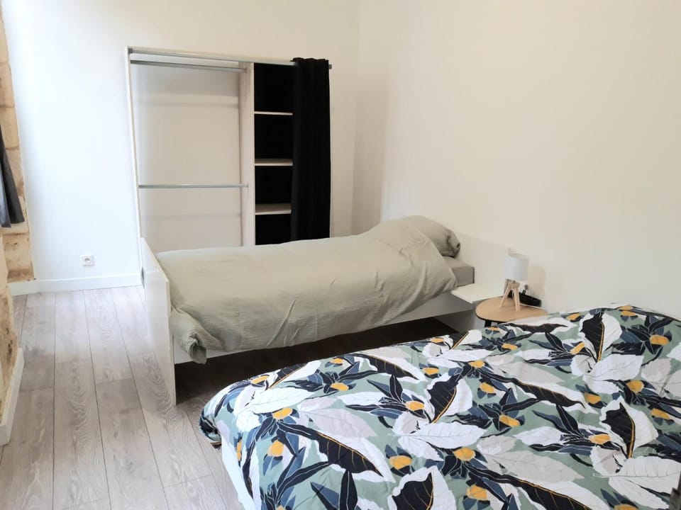 Bed, Bedroom, towels, wardrobe