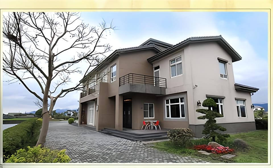 Property building, Day, Garden, Garden view