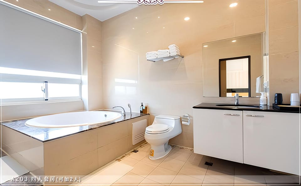 Shower, Toilet, Bathroom, Bath