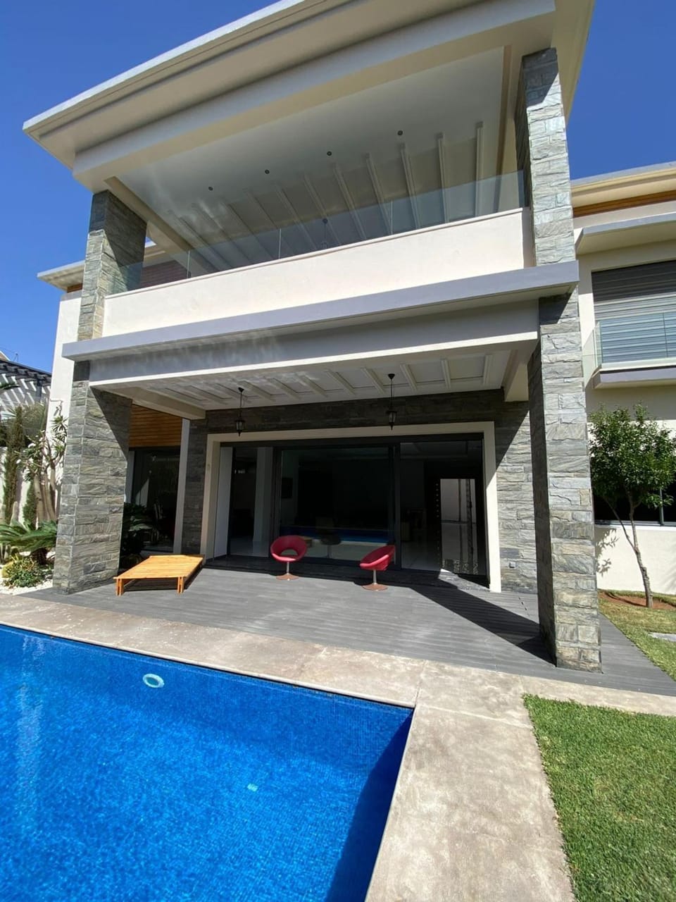 Swimming pool, sunbed