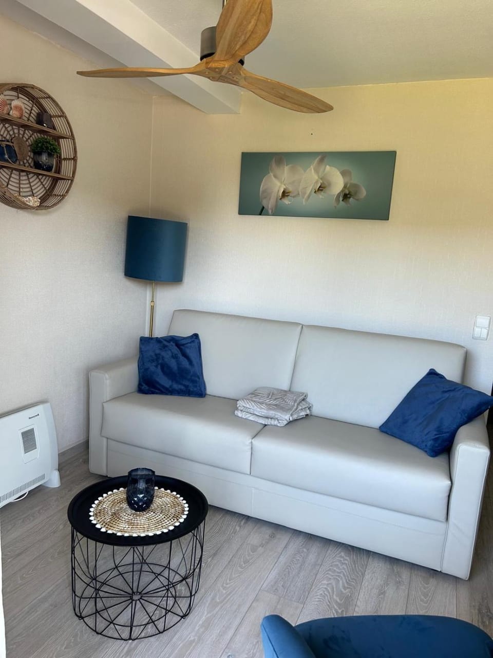 TV and multimedia, Seating area