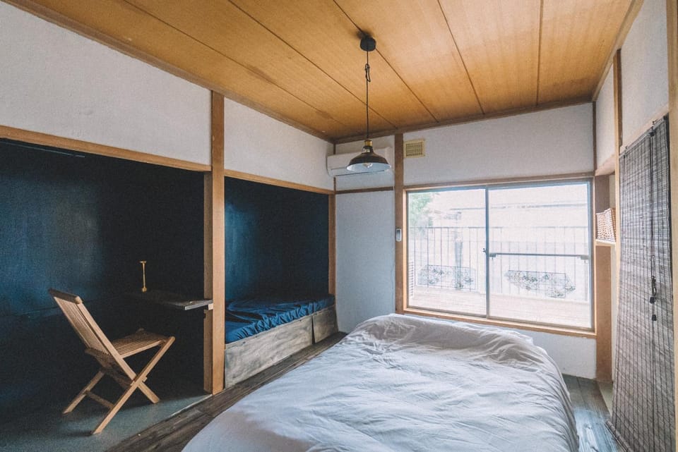 Photo of the whole room, Bedroom, air conditioner