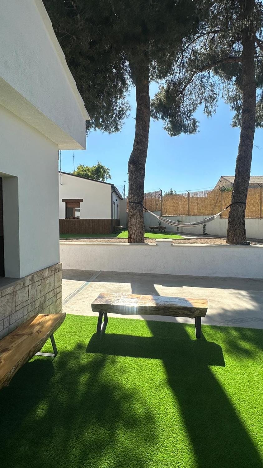 Restaurant/places to eat, Off site, Day