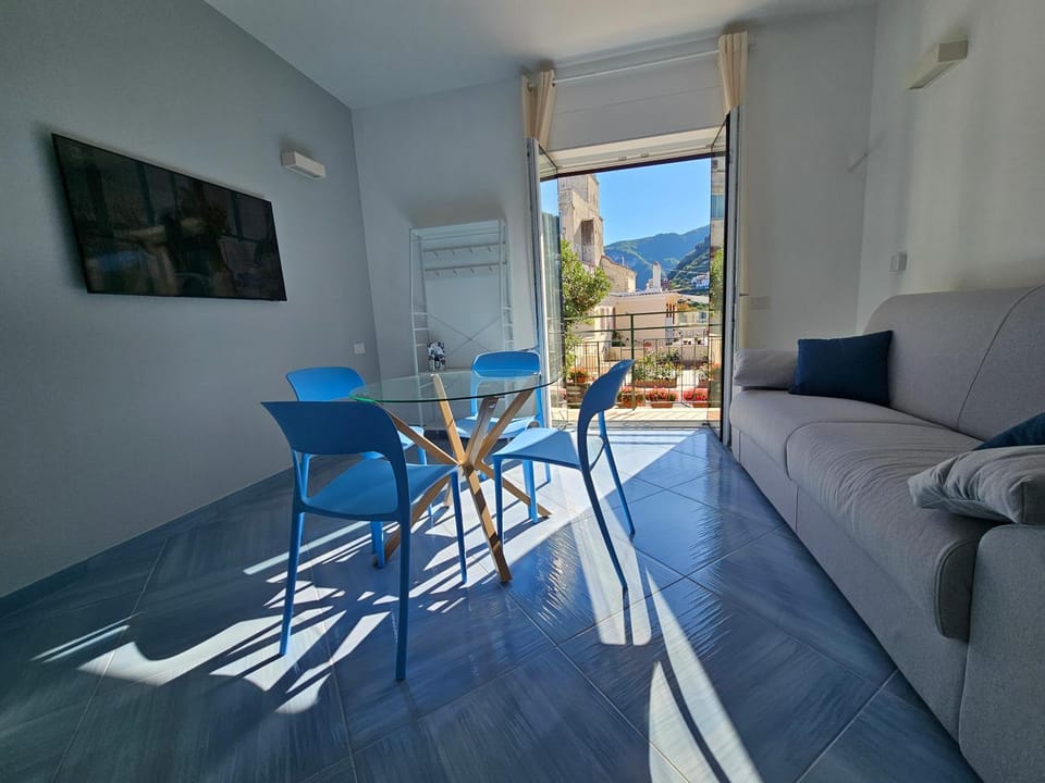 Natural landscape, View (from property/room), Balcony/Terrace, Living room, Seating area, Dining area, Mountain view