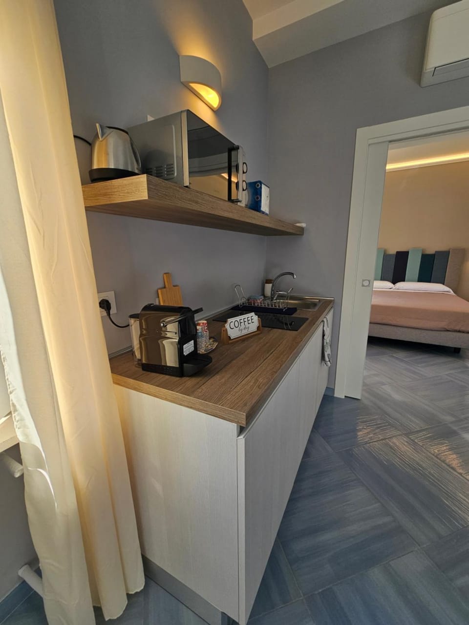 Coffee/tea facilities, Kitchen or kitchenette, minibar