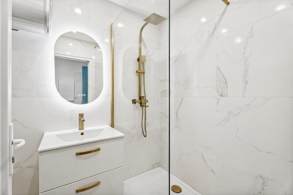 Shower, Bathroom