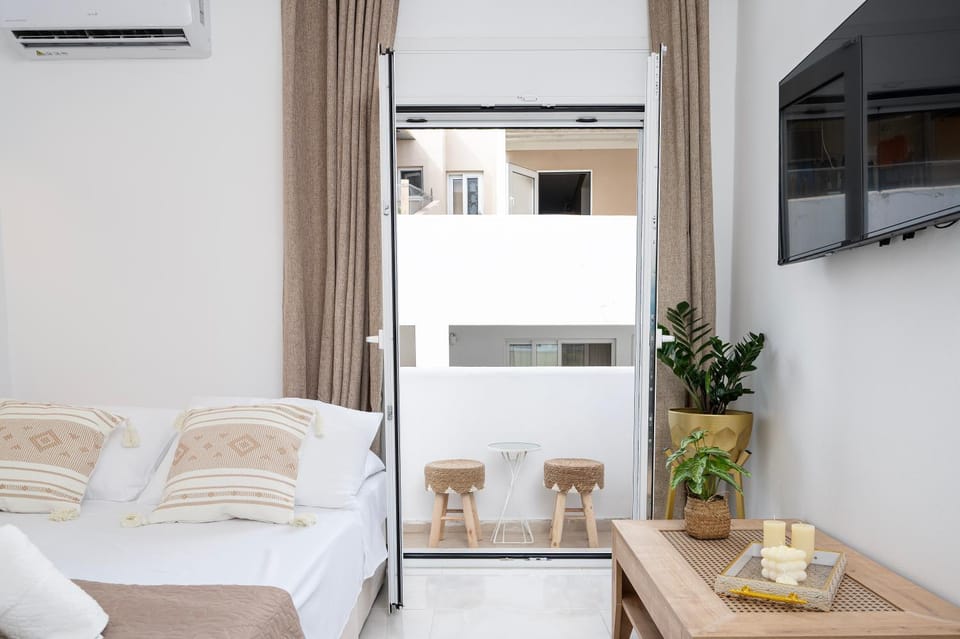 Bed, TV and multimedia, Bedroom, air conditioner