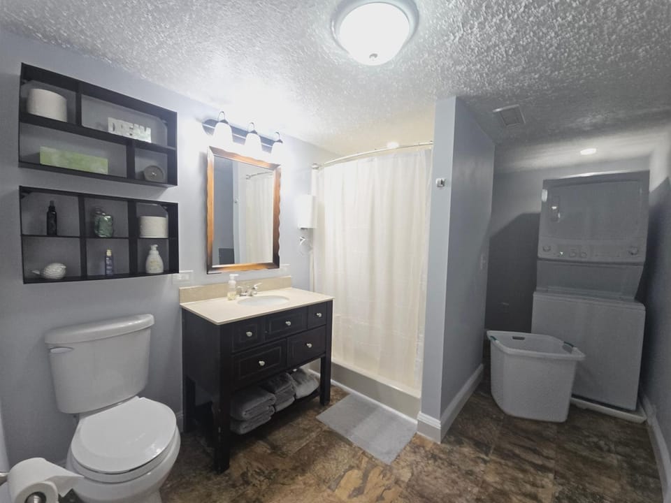 Shower, Toilet, Bathroom, towels, laundry