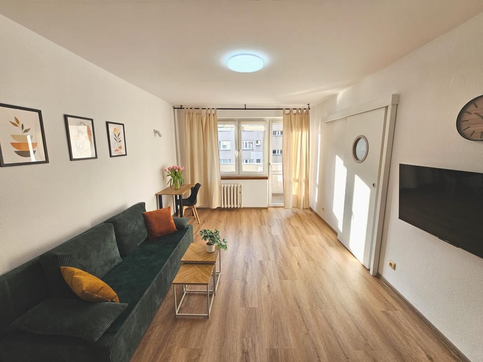 Sunny apartment 3 minutes walk from Rynek square Apartment in Wroclaw