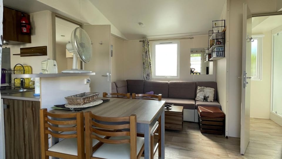 Living room, Dining area, kitchen