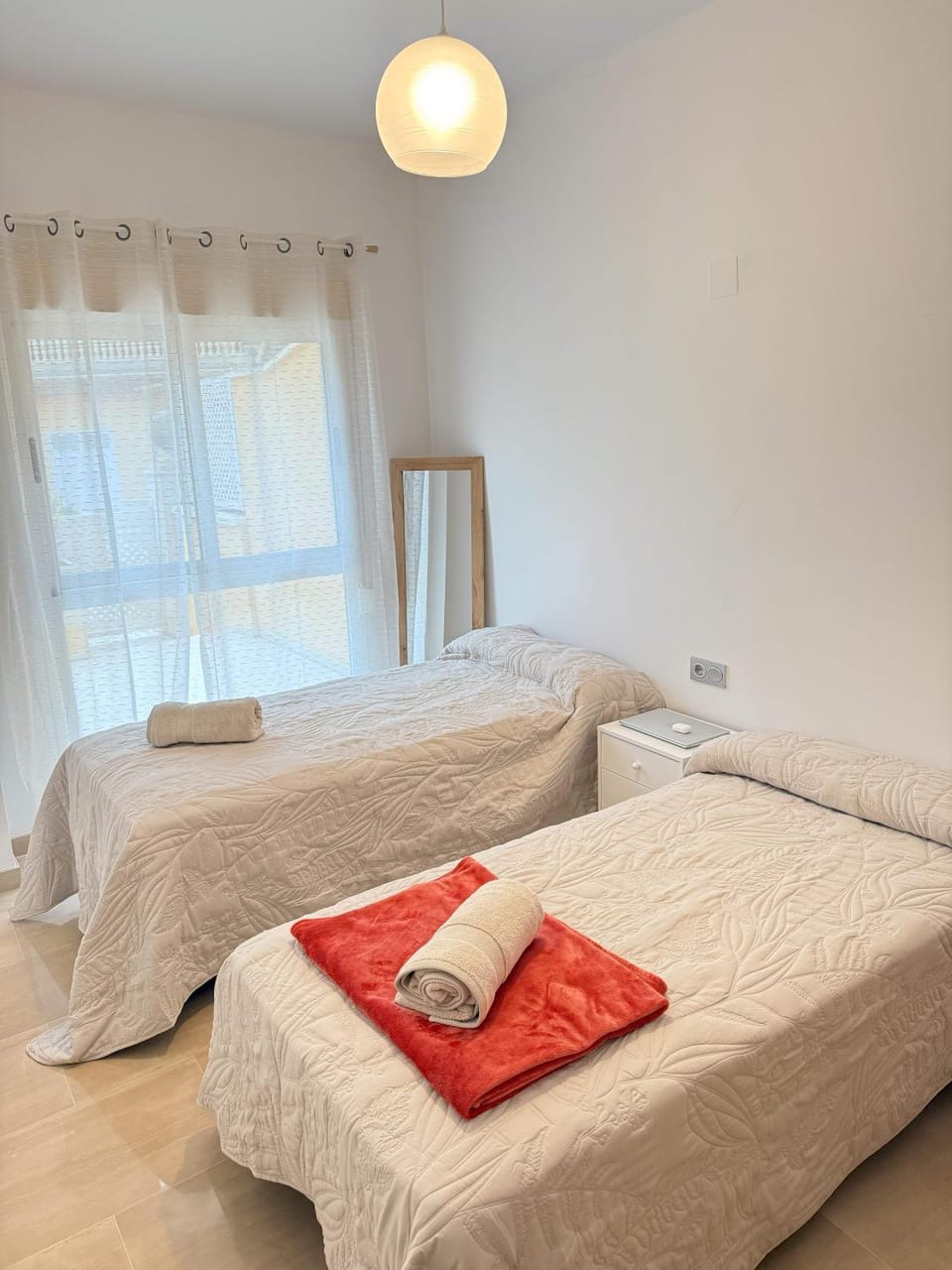 Photo of the whole room, Bedroom
