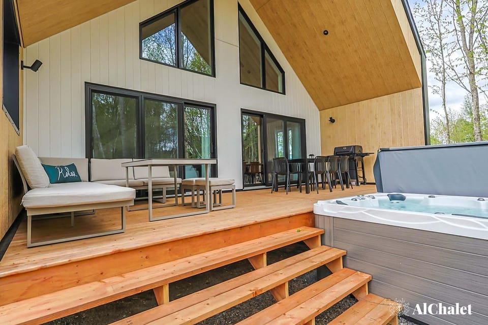 Alize Cozy Nature Escape with Spa Domaine Grand Portneuf Chalet in Quebec