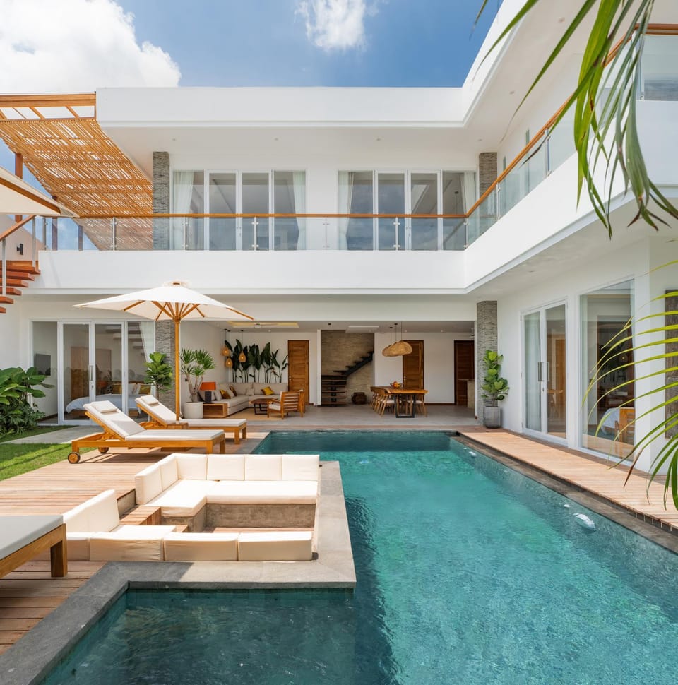 Pool view, Swimming pool, sunbed