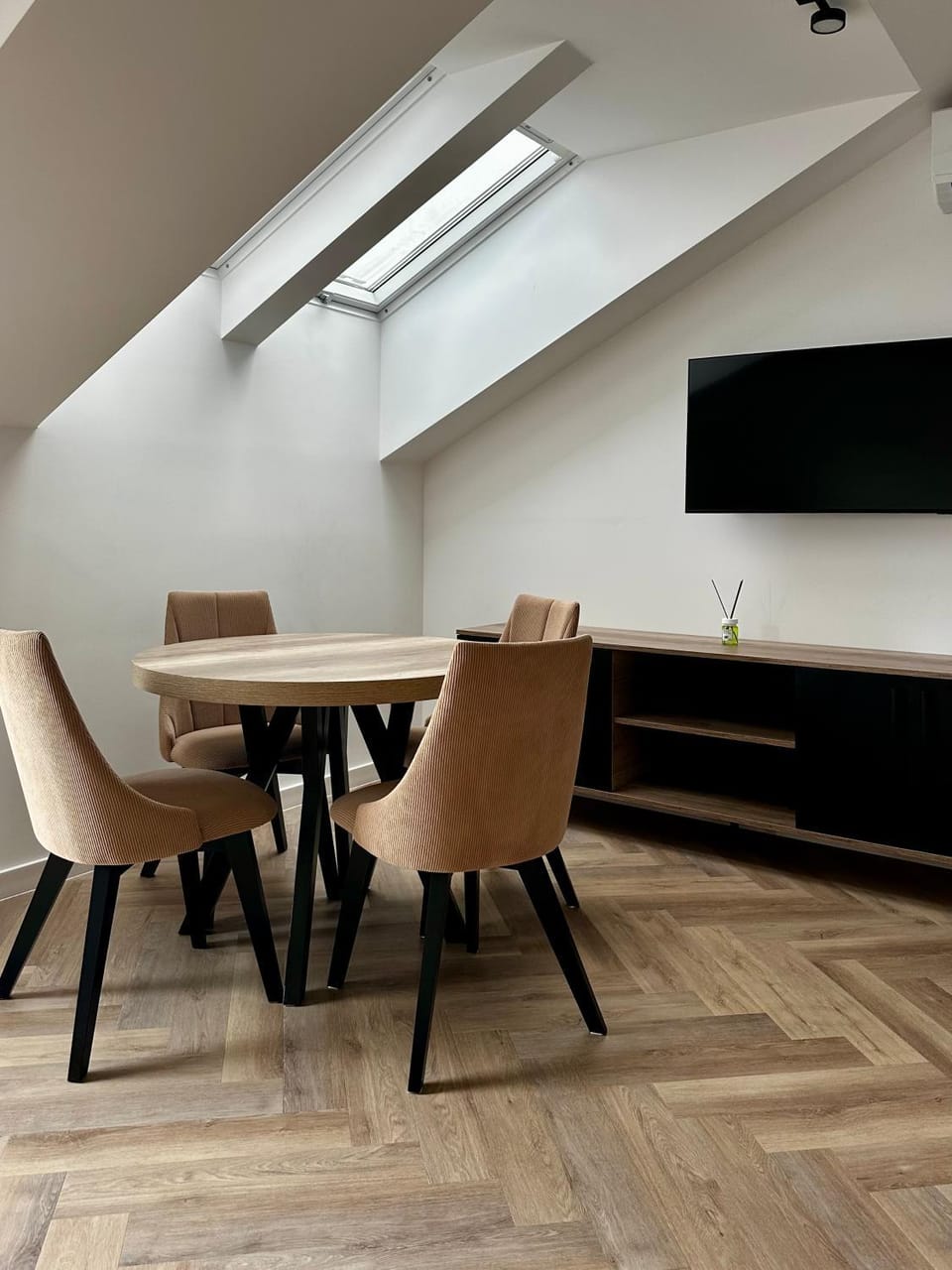 TV and multimedia, Living room, Dining area