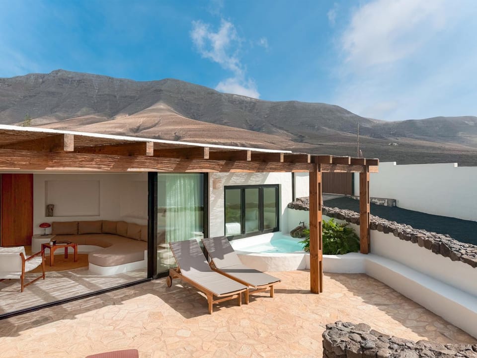 Day, Natural landscape, View (from property/room), Balcony/Terrace, Mountain view, sunbed