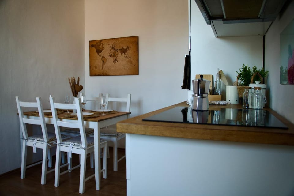 Dining area, kitchen