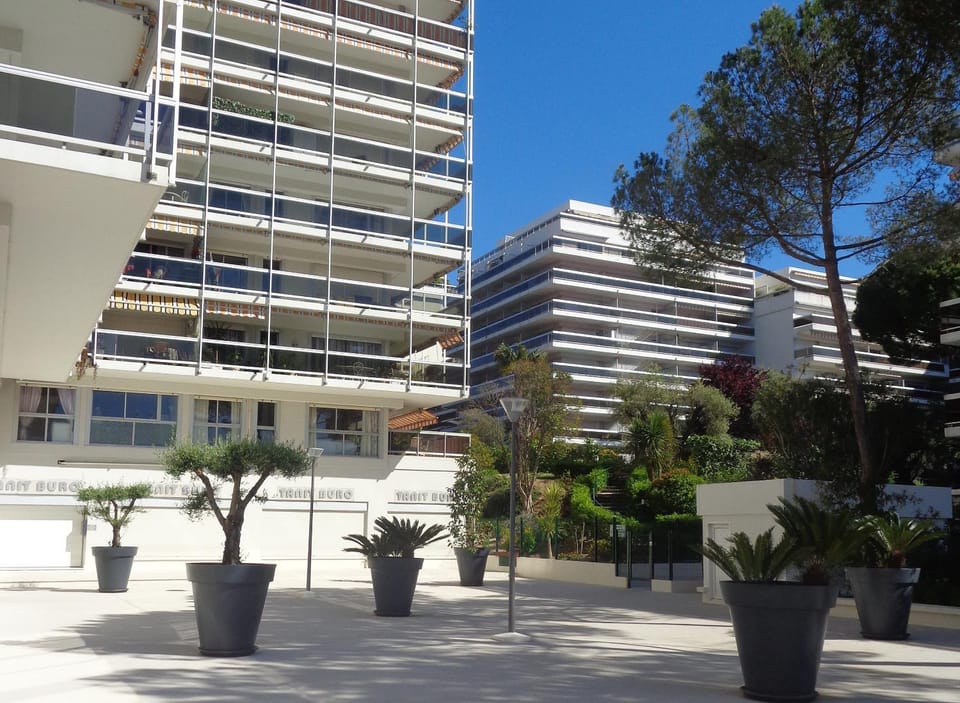 Property building, Location