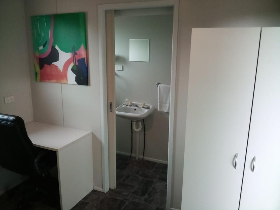 Bathroom, Bedroom, Pets, wardrobe