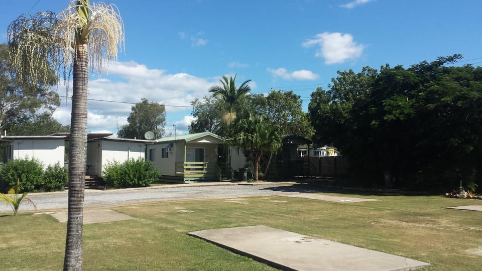 Property building, Natural landscape, Garden, Pets, Pets, Area and facilities, Parking