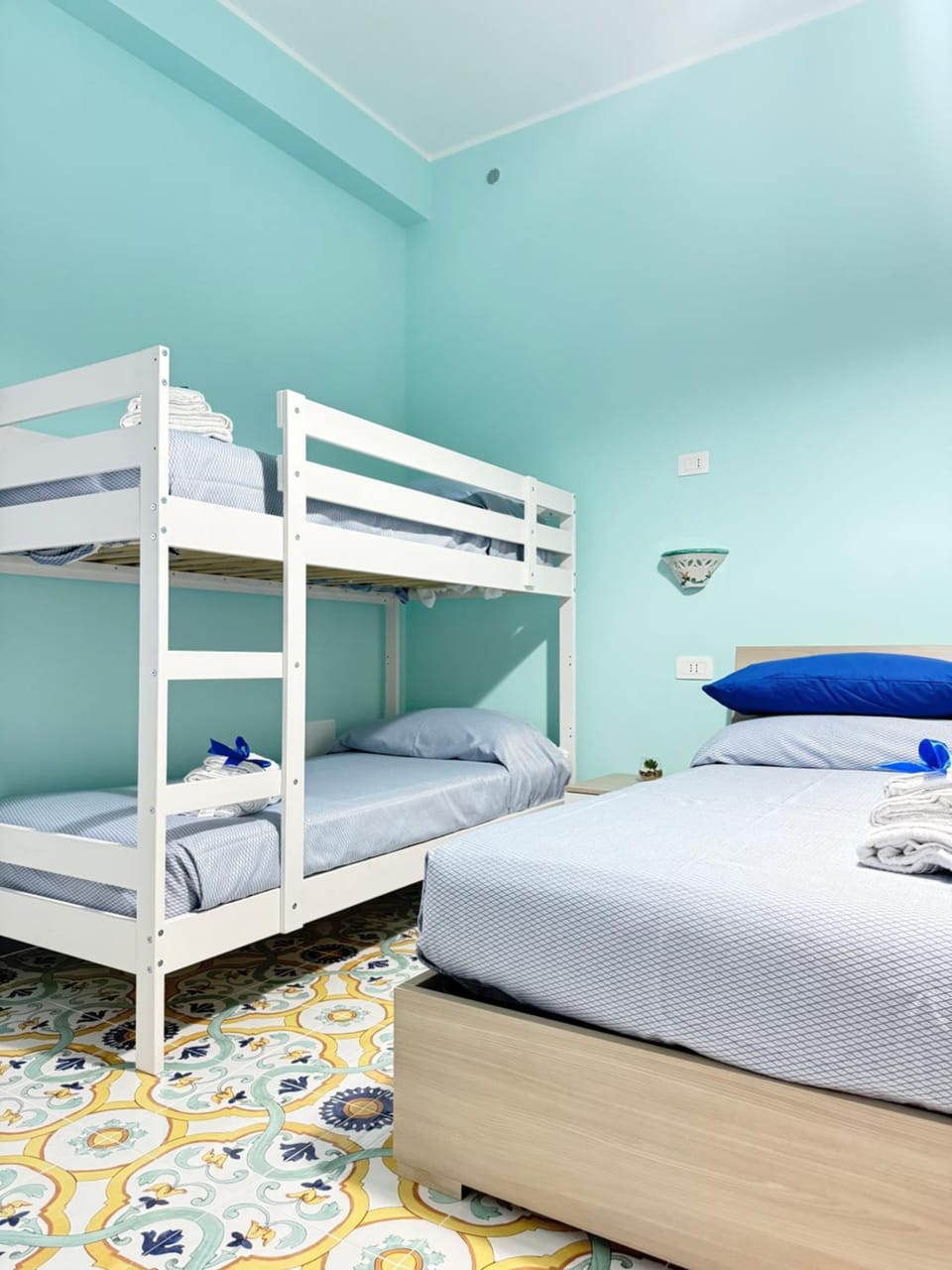 Bed, Photo of the whole room, Bedroom, bunk bed