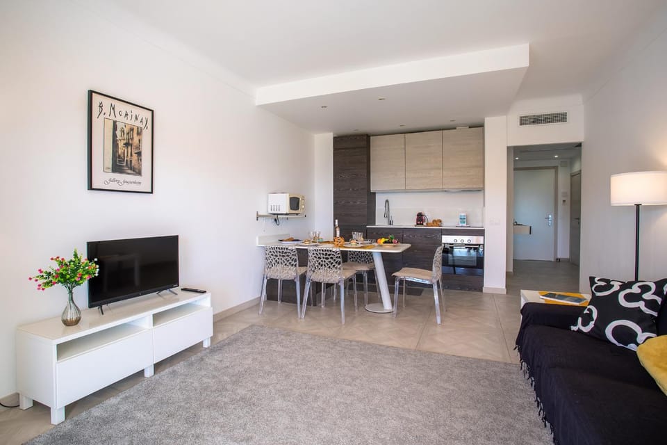Kitchen or kitchenette, Living room, Dining area, air conditioner
