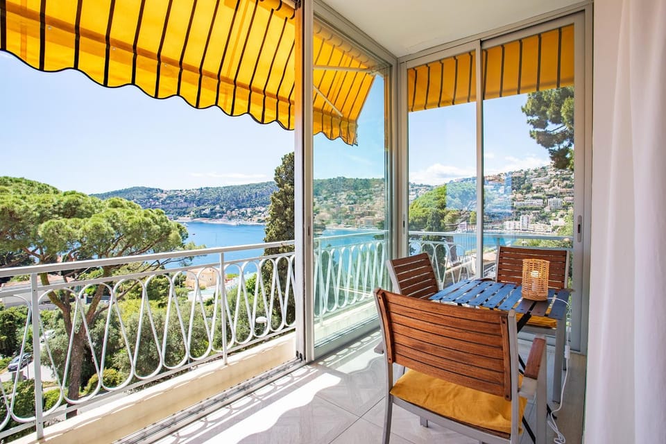 Natural landscape, Balcony/Terrace, Dining area, Sea view