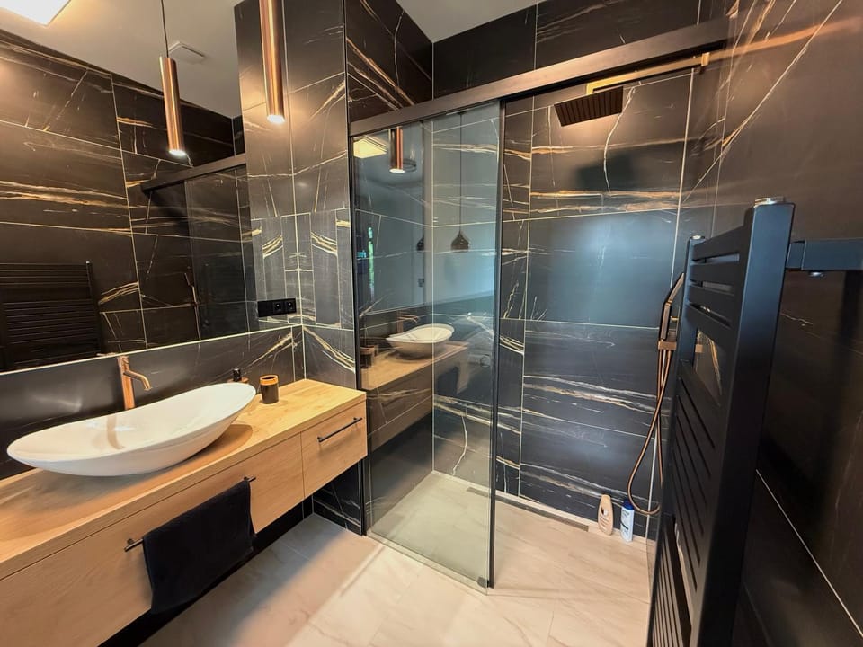 Shower, Bathroom, towels