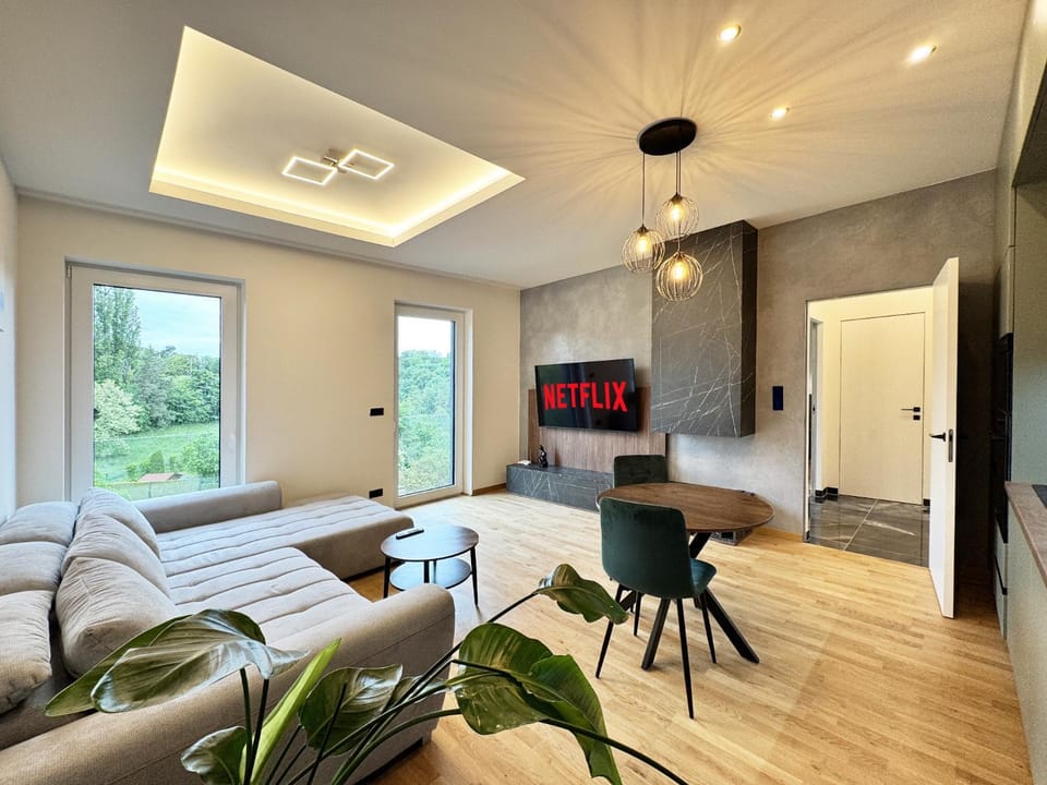TV and multimedia, Living room, Seating area