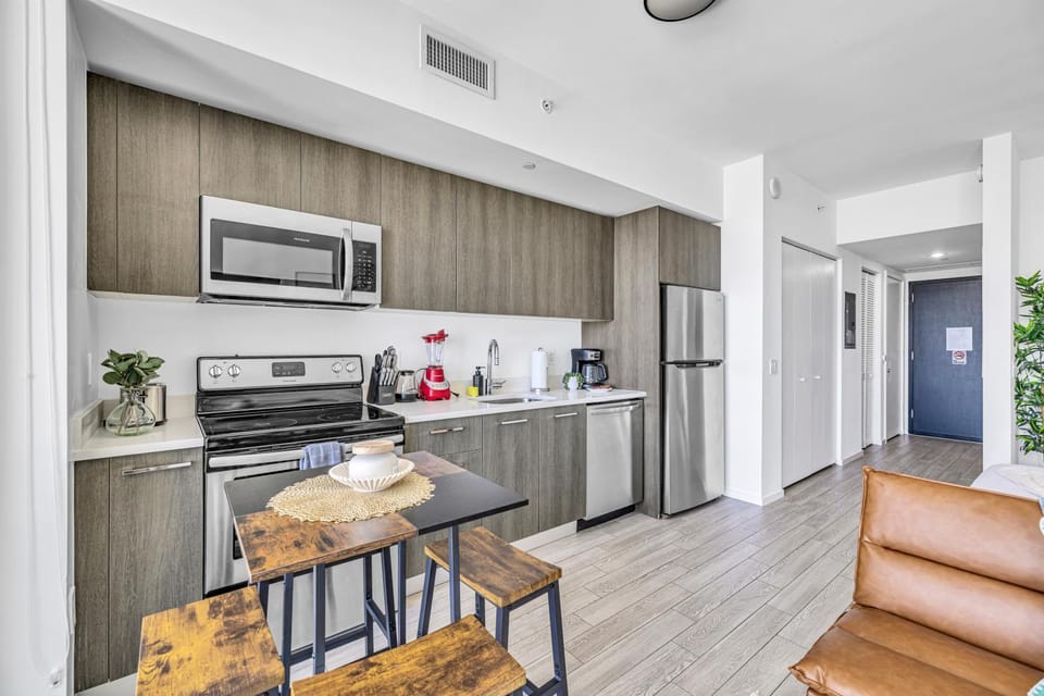 Kitchen or kitchenette, Dining area, dishwasher, toaster
