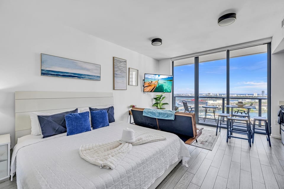 Bed, Living room, Seating area, Bedroom