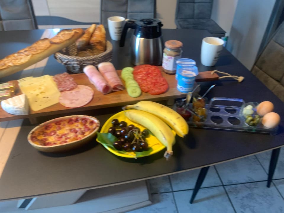 Food and drinks, Food, Breakfast, Continental breakfast