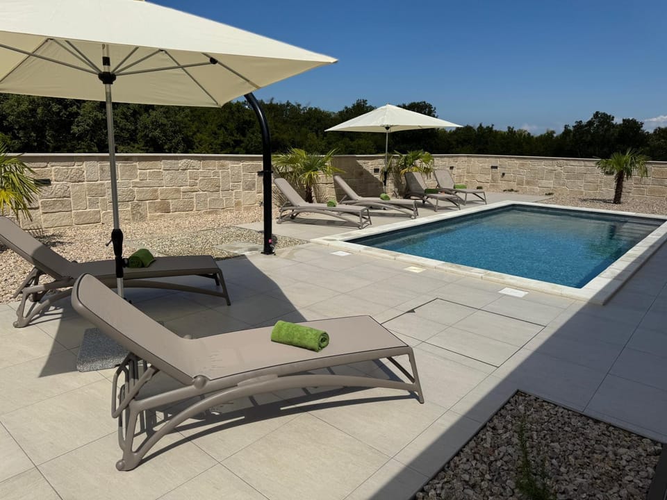 Pool view, Swimming pool, sunbed