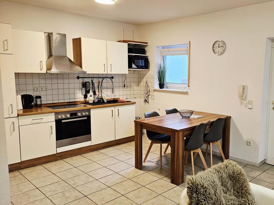 Kitchen or kitchenette, Dining area, oven, pet friendly, stove