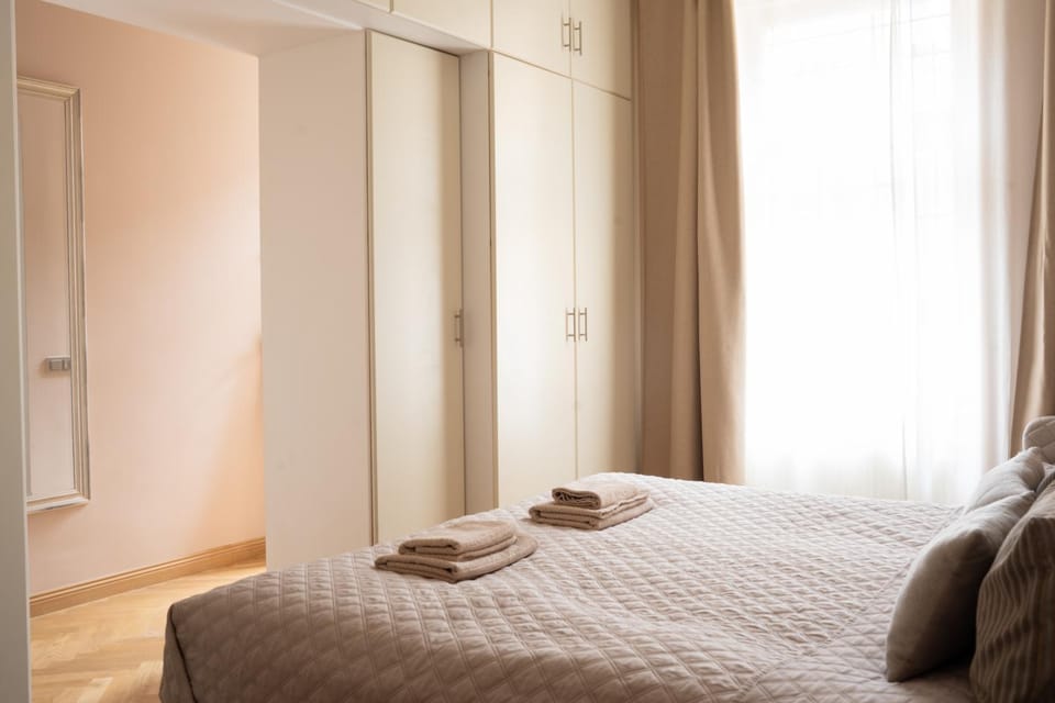 Bed, Bedroom, towels, wardrobe