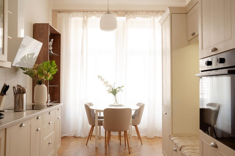 Living room, Seating area, dishwasher, oven