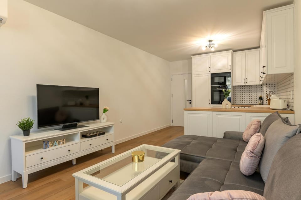 Communal lounge/ TV room, TV and multimedia, Kitchen or kitchenette, Living room, Seating area, Dining area, Evening entertainment, minibar, stove