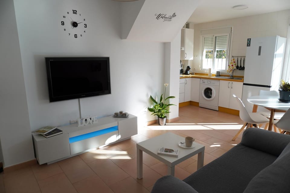 TV and multimedia, Living room, Seating area, Dining area, pet friendly