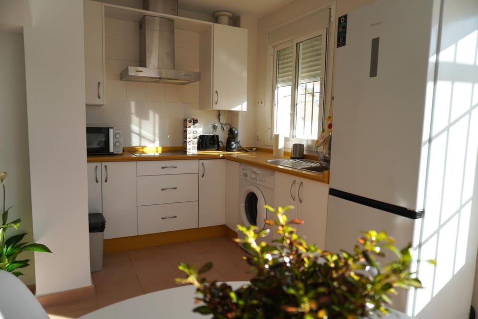 Kitchen or kitchenette, Dining area, pet friendly, stove