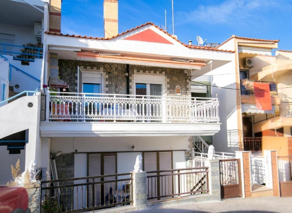 Property building, View (from property/room), Balcony/Terrace