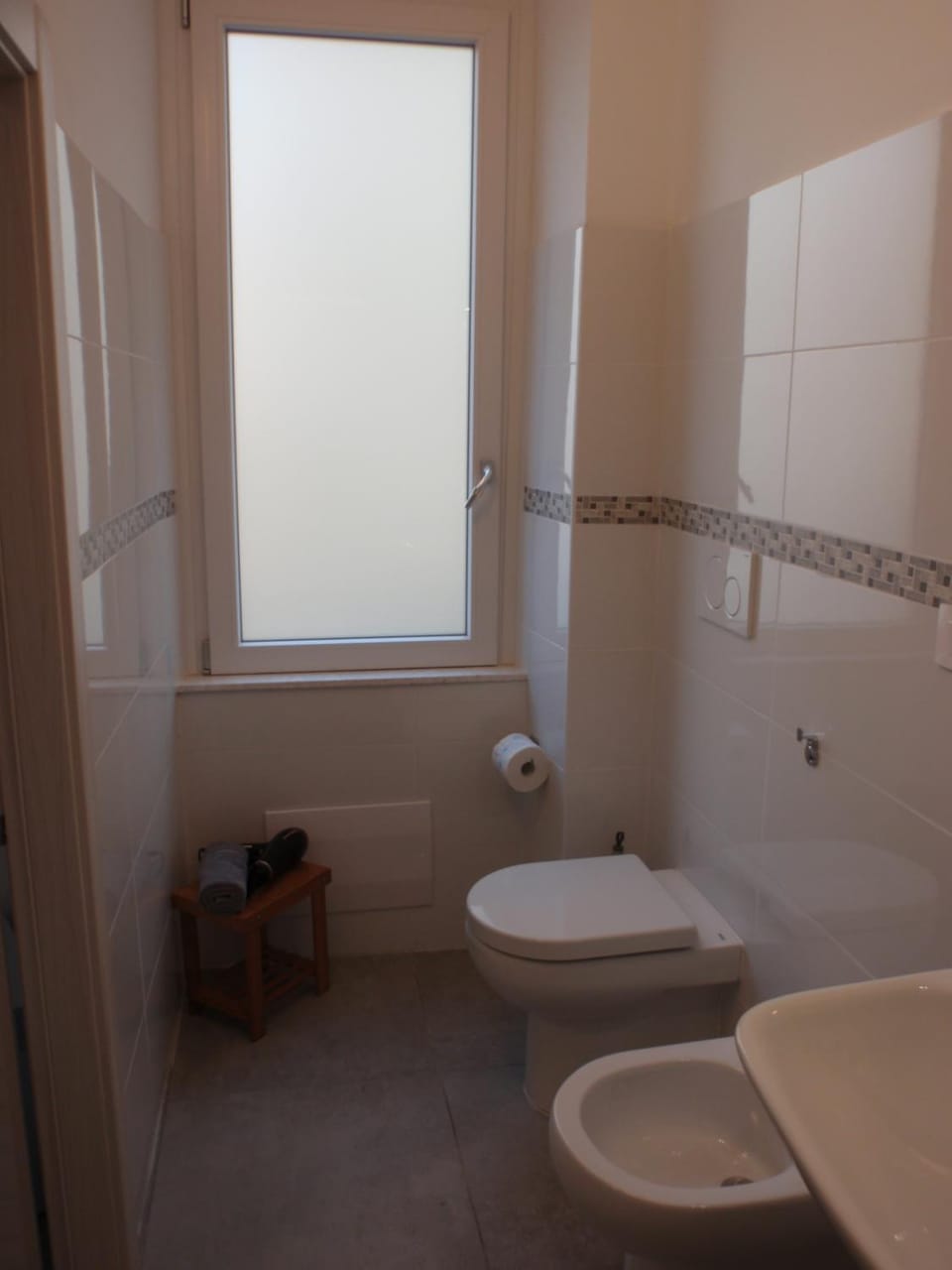 Shower, Toilet, Bathroom, bidet, Internal: Not applicable to any particular room