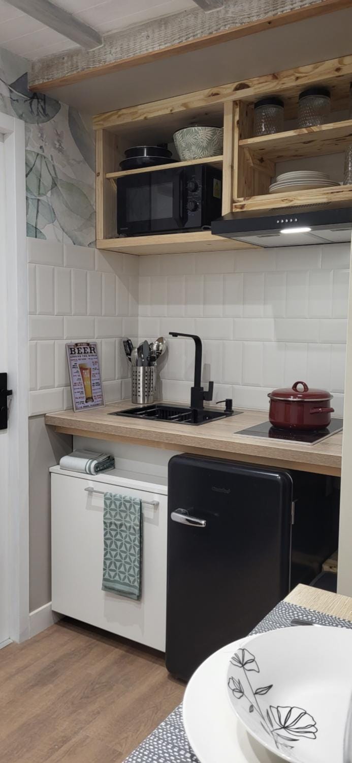 Kitchen or kitchenette, stove