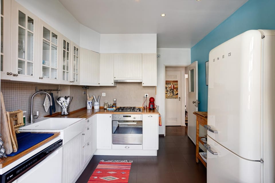 Kitchen or kitchenette, dishwasher, oven, pet friendly, stove, toaster