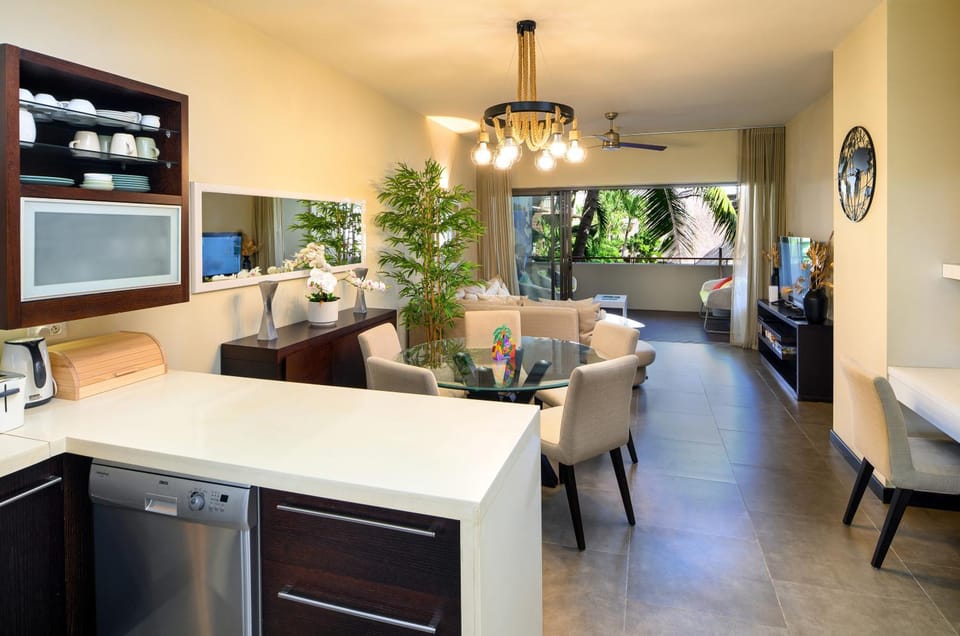 Living room, Dining area