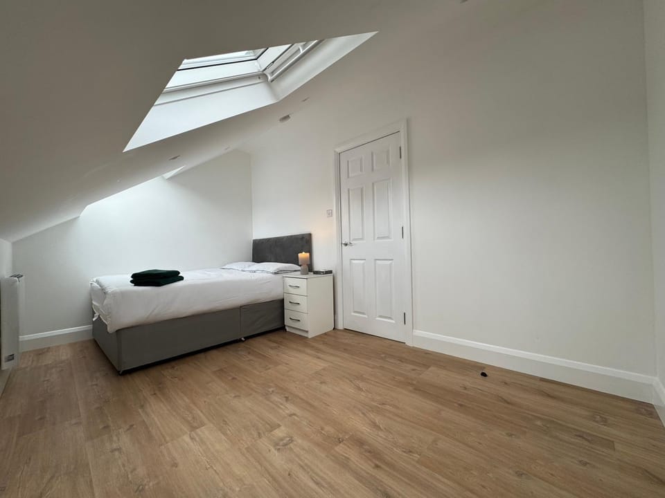 Beddington Park White House Apartment in Croydon