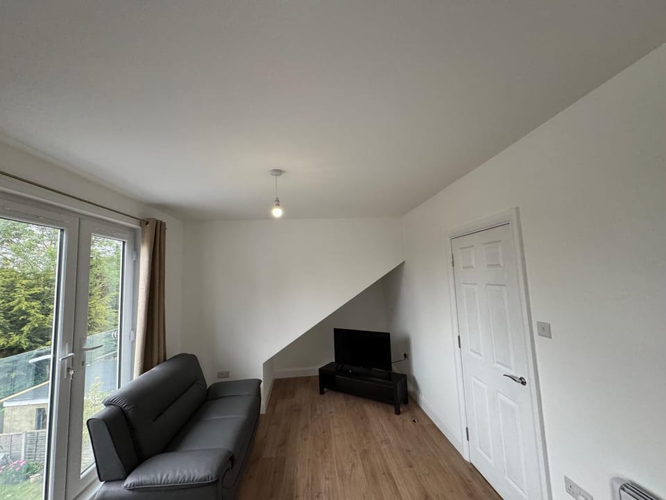 Beddington Park White House Apartment in Croydon