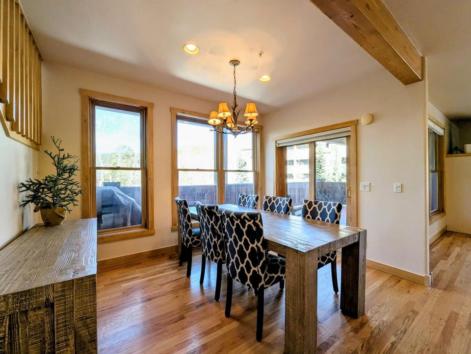 Day, Dining area, furniture