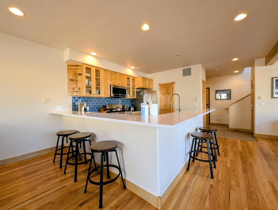 Kitchen or kitchenette, Seating area, furniture, microwave, air conditioner
