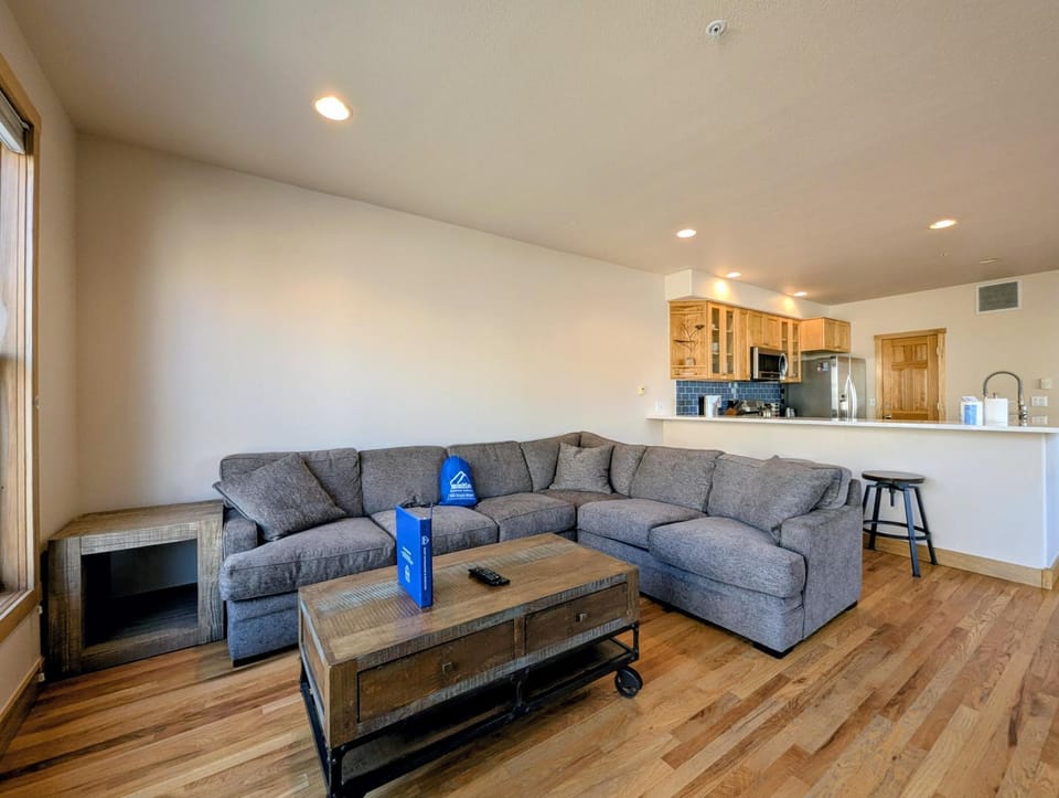 Kitchen or kitchenette, Living room, Seating area, fireplace, furniture