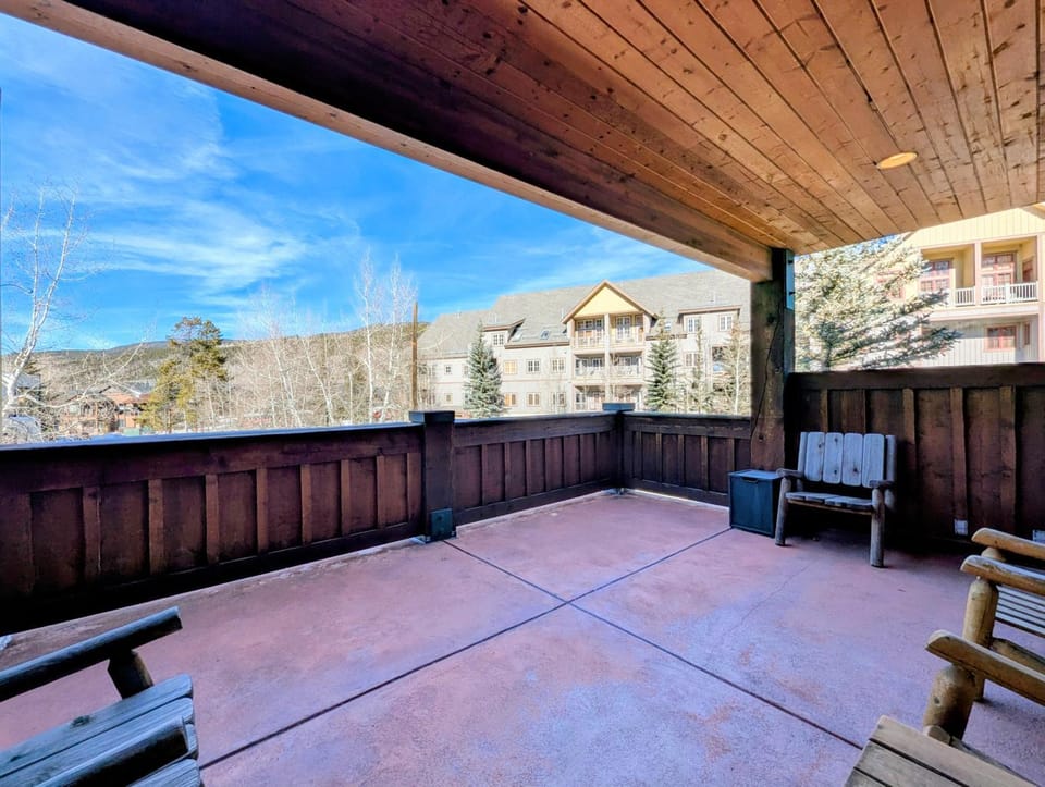 Day, Balcony/Terrace, Seating area, Mountain view, furniture