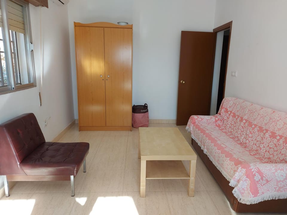 Photo of the whole room, Bedroom, wardrobe